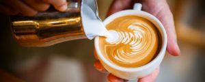 Latte art e tecniche per decorare il cappuccino