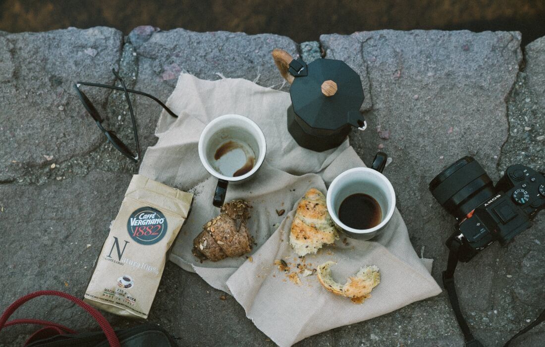 colazione con caffe e fotografia